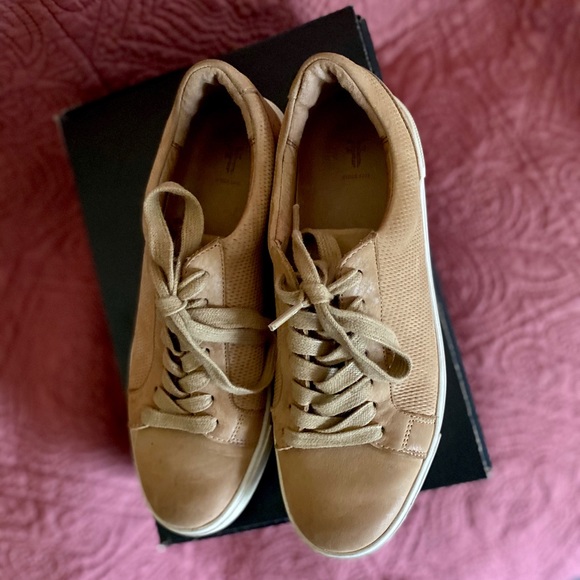 Frye - Picture 5 of 5